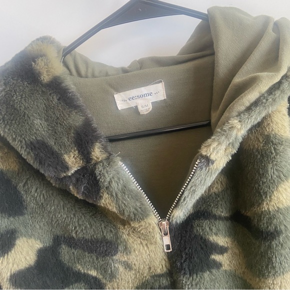 Donating soon Fur jacket - Picture 5 of 7